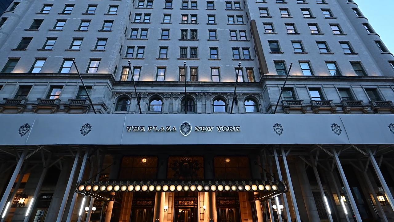 Video thumbnail for NY: The Plaza Hotel Set To Close For Four Years In 2.
