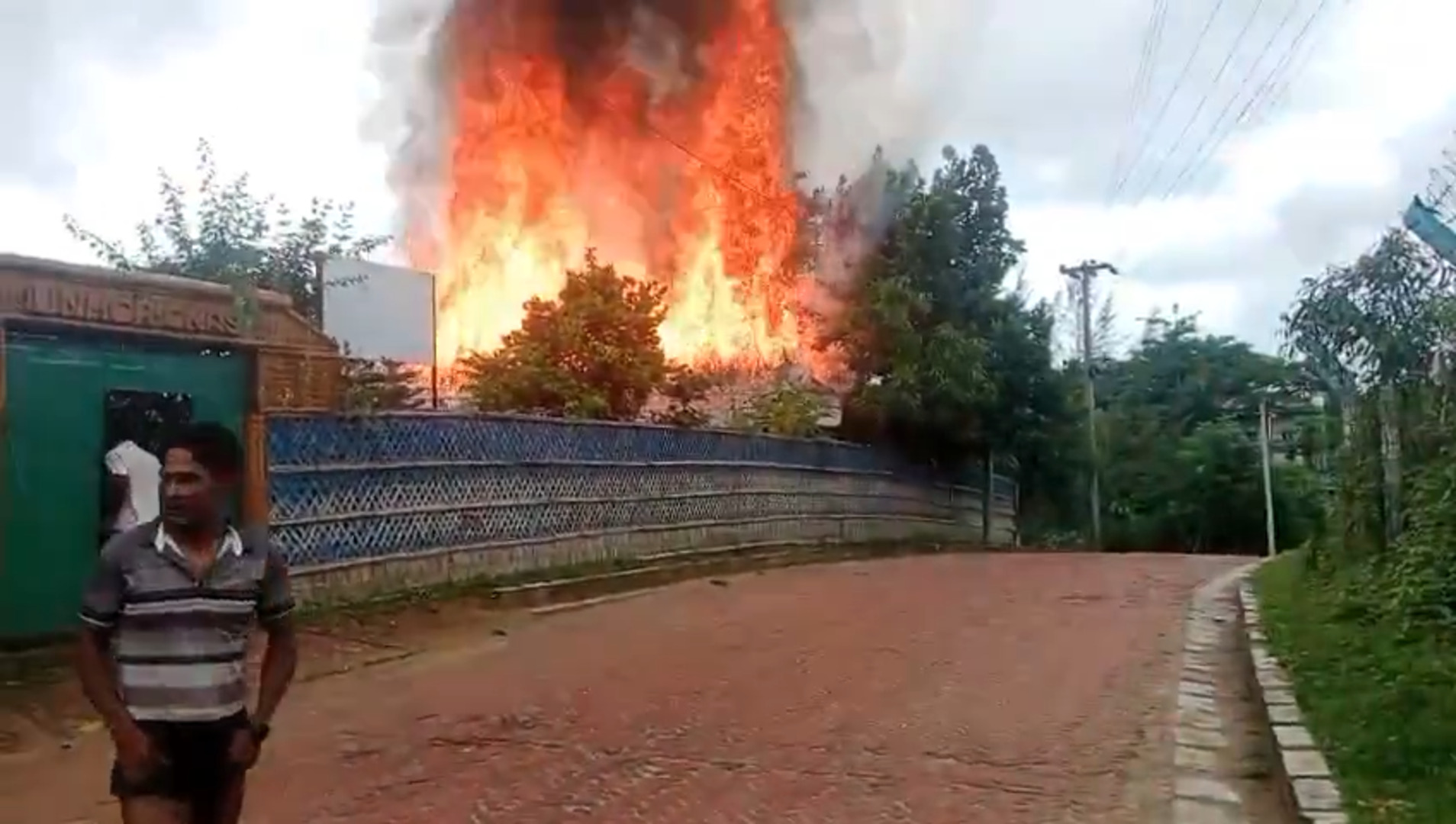 Video thumbnail for Fire rips through the world’s biggest refugee camp in Bangladesh