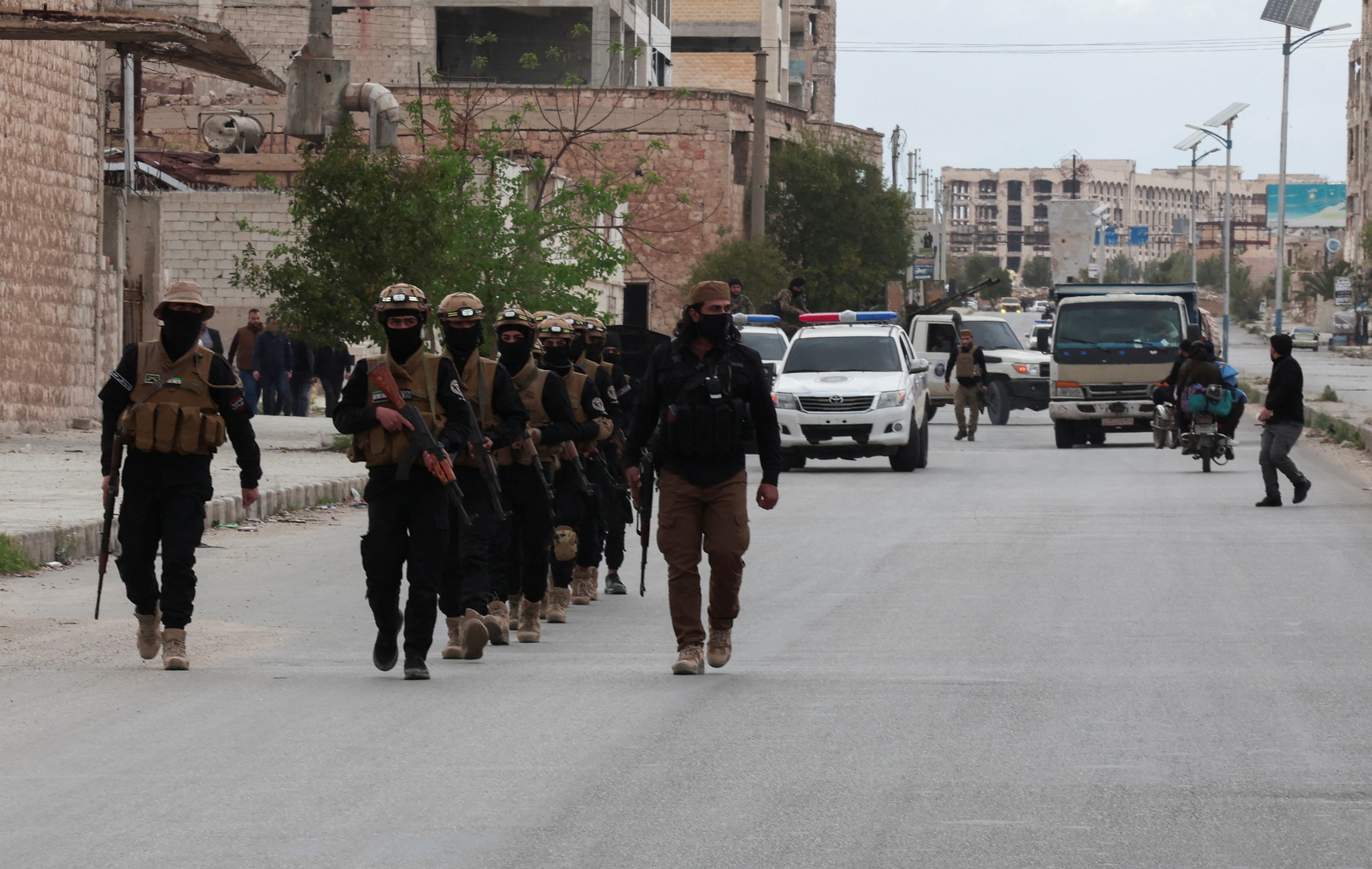 Video thumbnail for At least 4 killed after clashes erupt between Syrian army and SDF in Aleppo