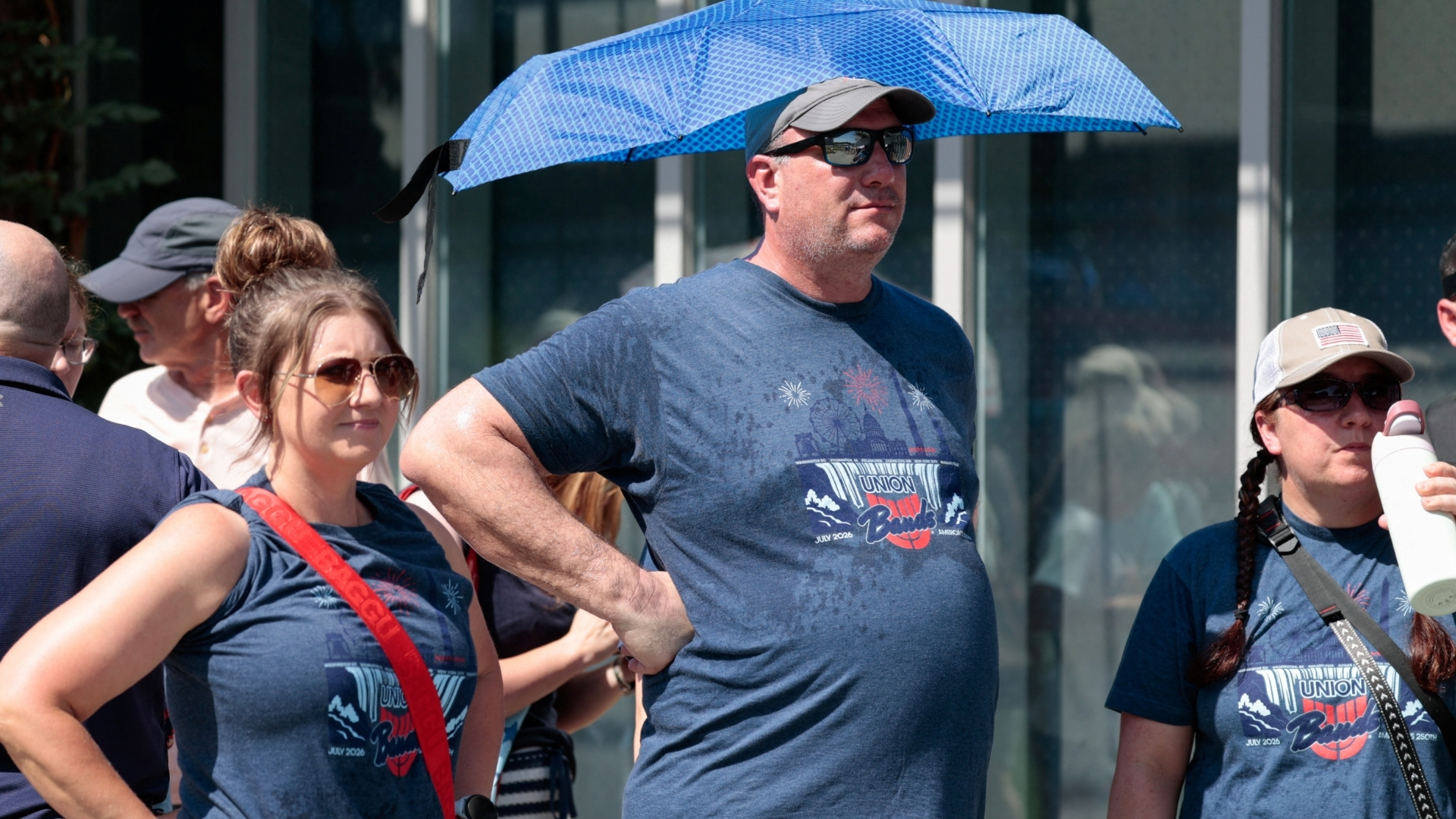 Video thumbnail for US heatwave: Temperatures soar ahead of 250th birthday celebration