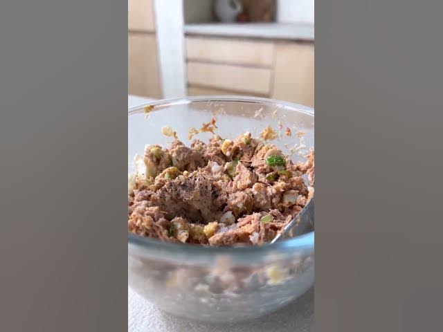 Video thumbnail for How to make spicy tuna onigiri | Myprotein