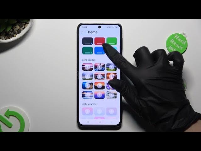Video thumbnail for How to Customize Keyboard Theme in SAMSUNG Galaxy Flip5 – Personalize Keyboard Background
