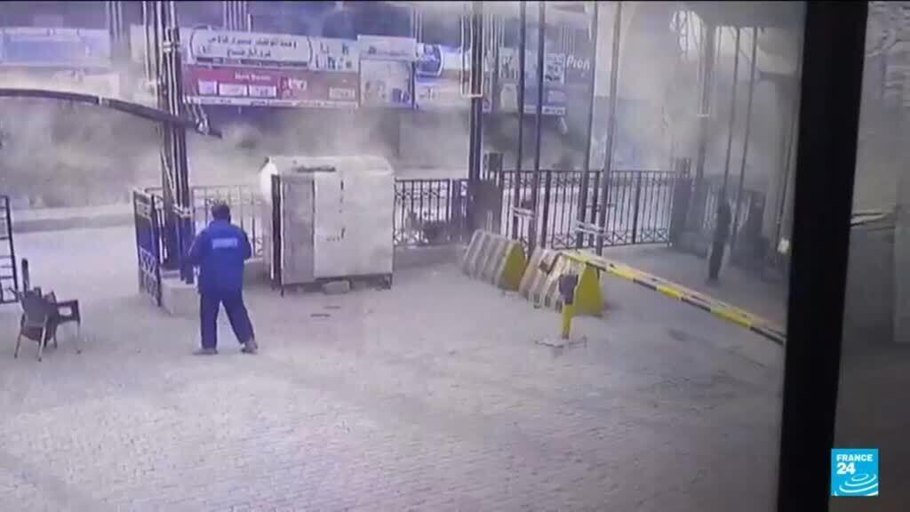 Video thumbnail for Pakistan: Three killed in suicide blast at Peshawar headquarters