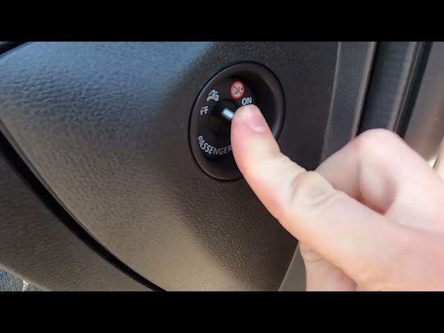 Video thumbnail for How to Enable or Disable Passenger Airbag in Opel Vivaro B ( 2014 – 2019 )