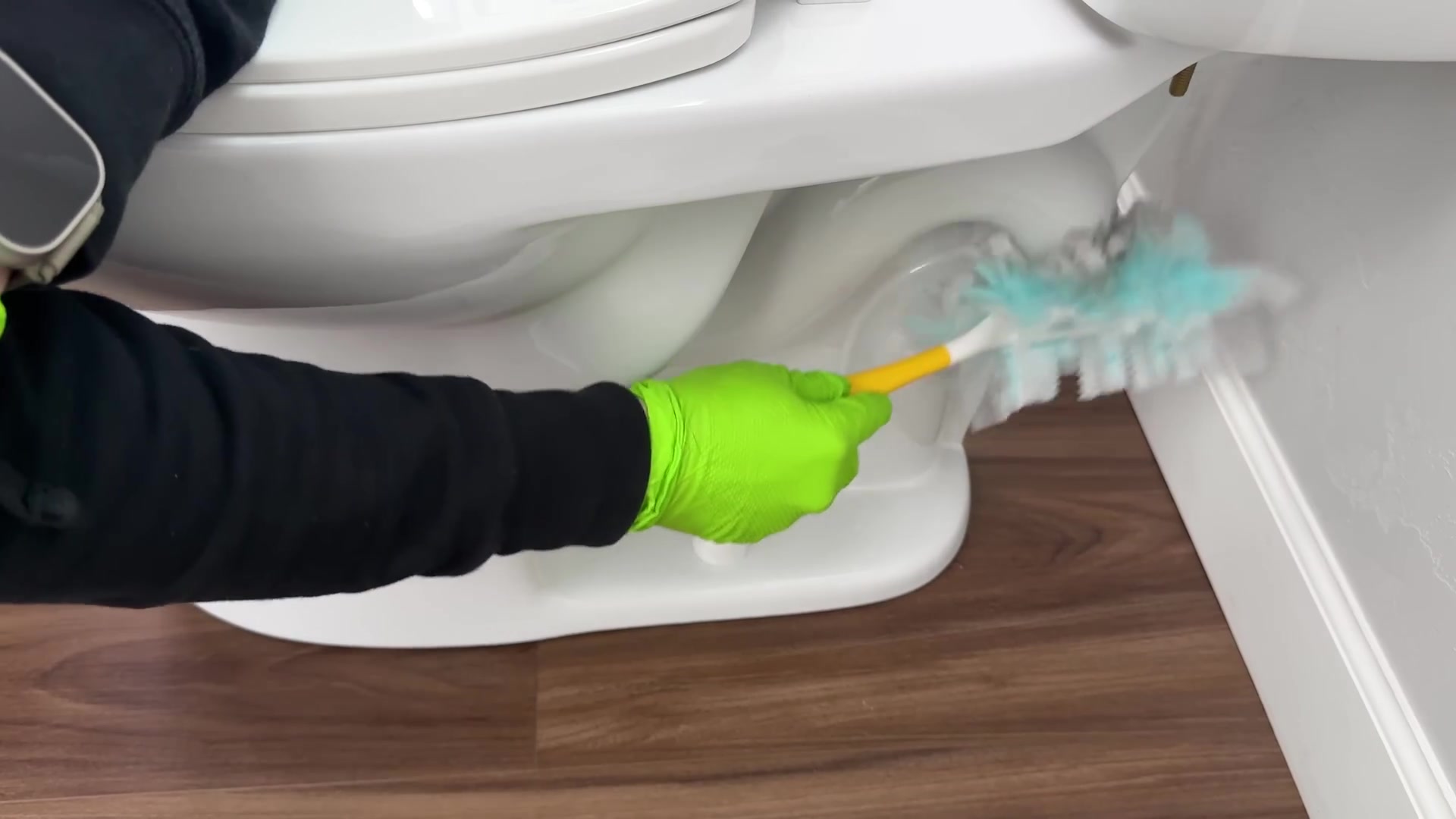 Video thumbnail for 9.10 Things You Need To Know About Cleaning Your Toilet (1080p 60fps)