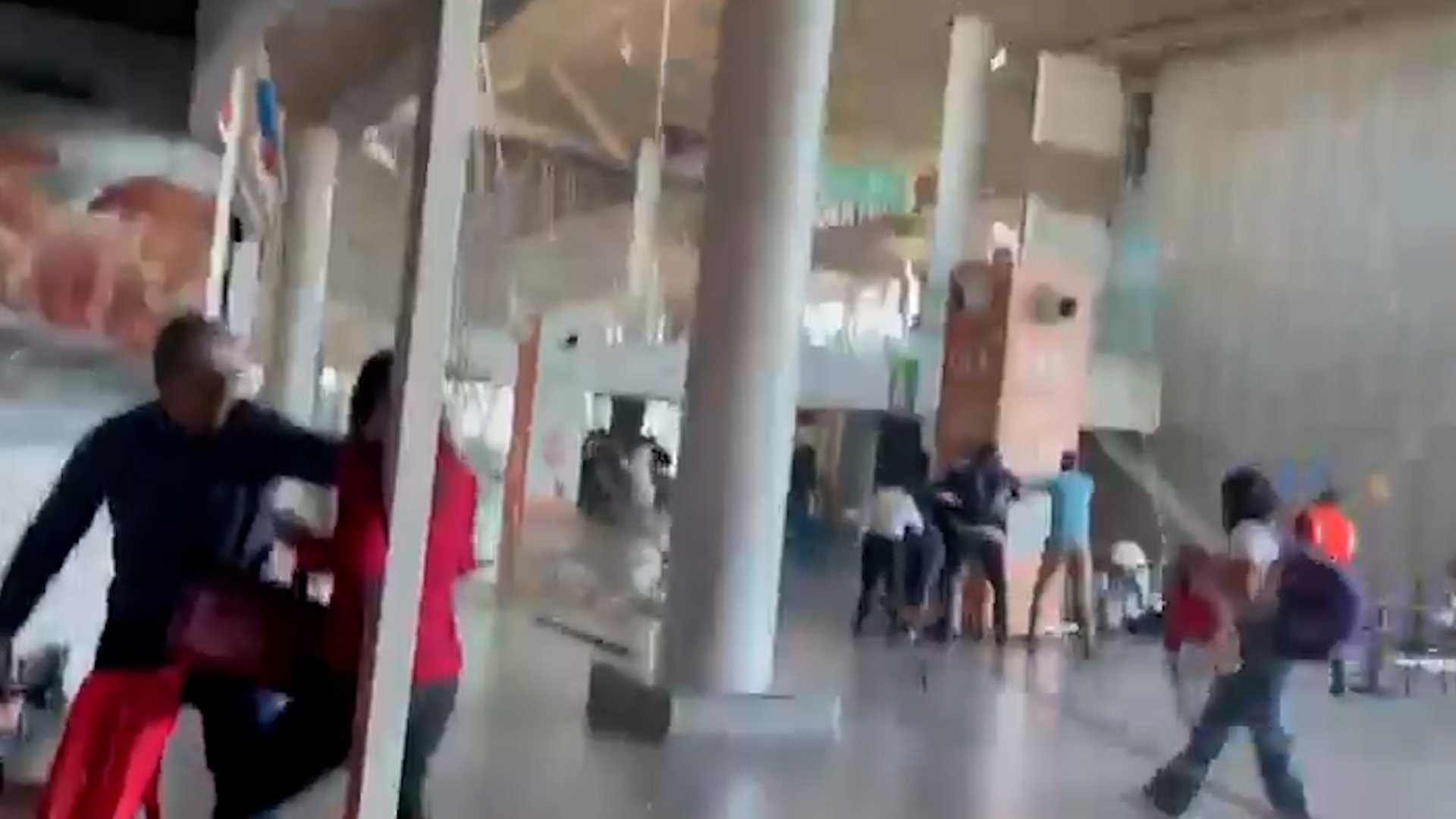 Video thumbnail for Moment of terror as powerful earthquake shakes airport in Colombia