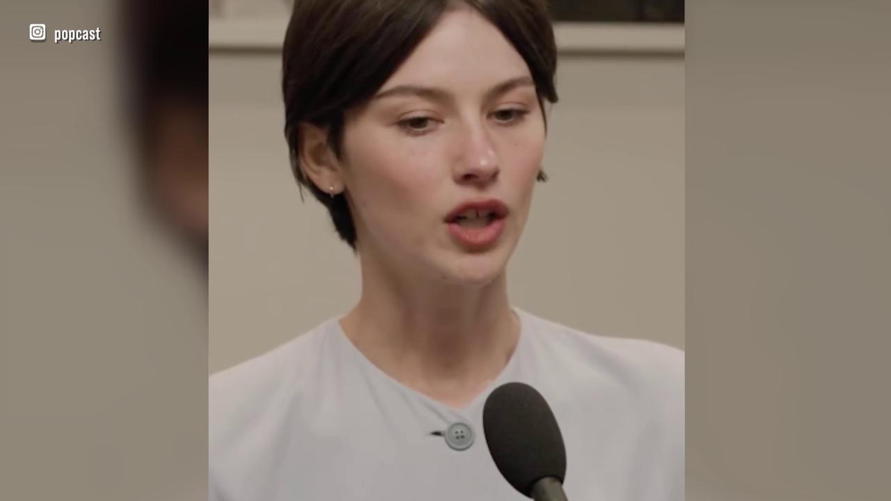 Video thumbnail for UNCAPTIONED: Gracie Abrams acknowledges 'nepo baby' status: 'I had a safety net'.