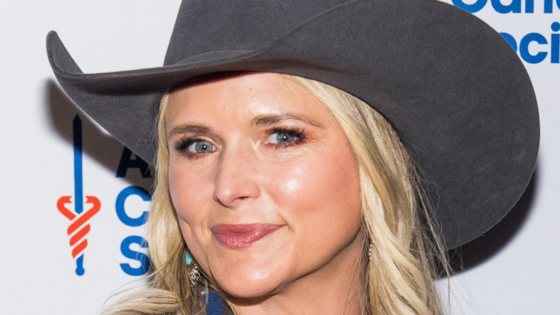 Video thumbnail for Everything Miranda Lambert Really Eats In A Day