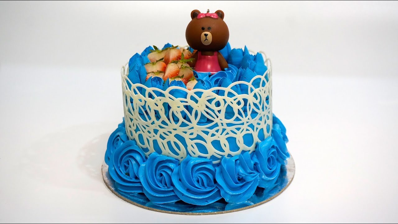 'Video thumbnail for Blue cream cake decoration with strawberry'