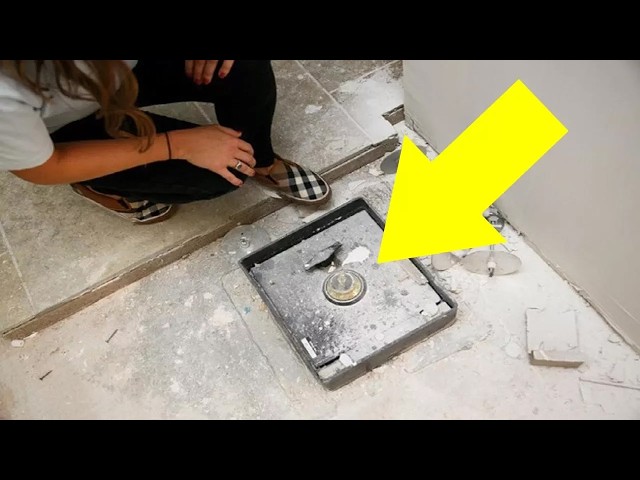 Video thumbnail for They Found A Safe In Their House Behind A Medicine Cabinet, So They Decided To Open It