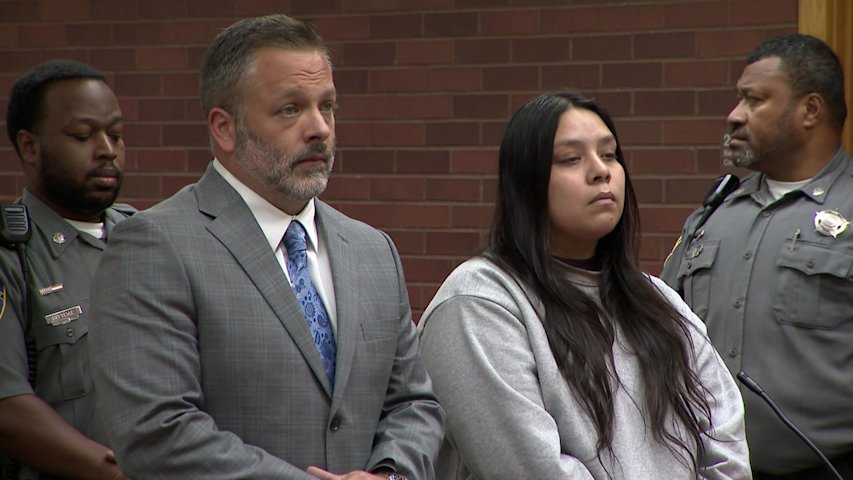 Video thumbnail for Woman charged in crash that killed off-duty Bridgeport officer and girlfriend expected to face additional charge