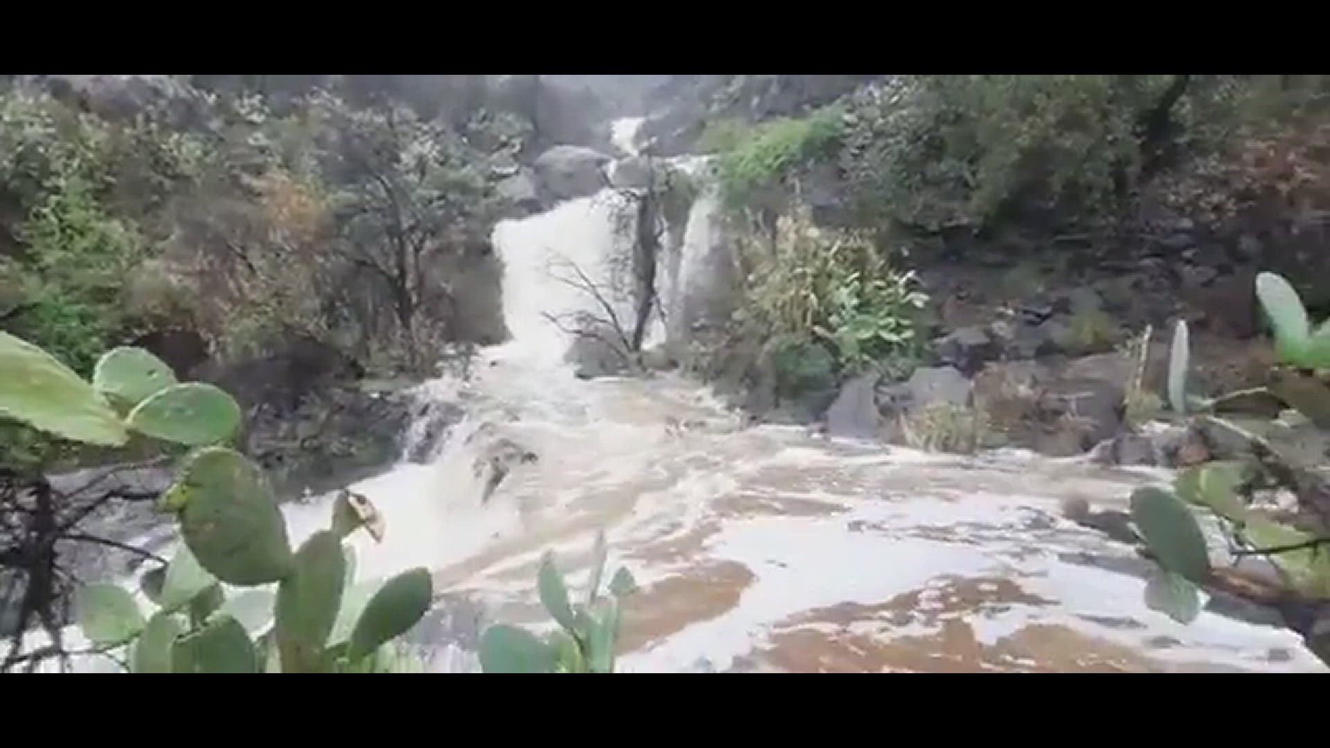 'Video thumbnail for Wassermassen nach Regen im Barranco del Negro'