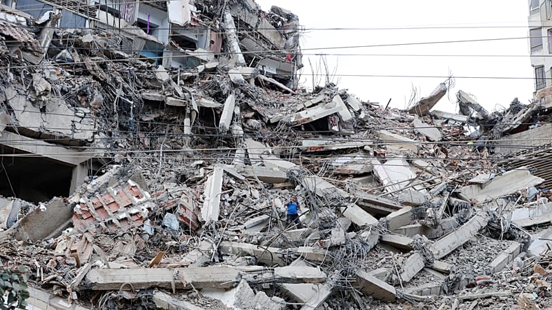 Video thumbnail for Thousands feared dead following two powerful earthquakes in Venezuela