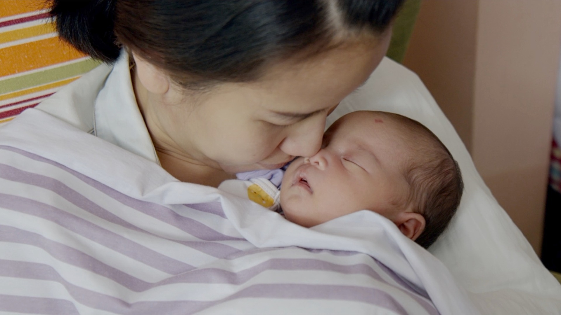 Video thumbnail for Babies can start learning languages from birth with verbal interaction
