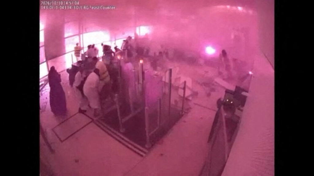 Video thumbnail for Saudi Arabia: Riyadh airport struck again by Yemen's Houthis