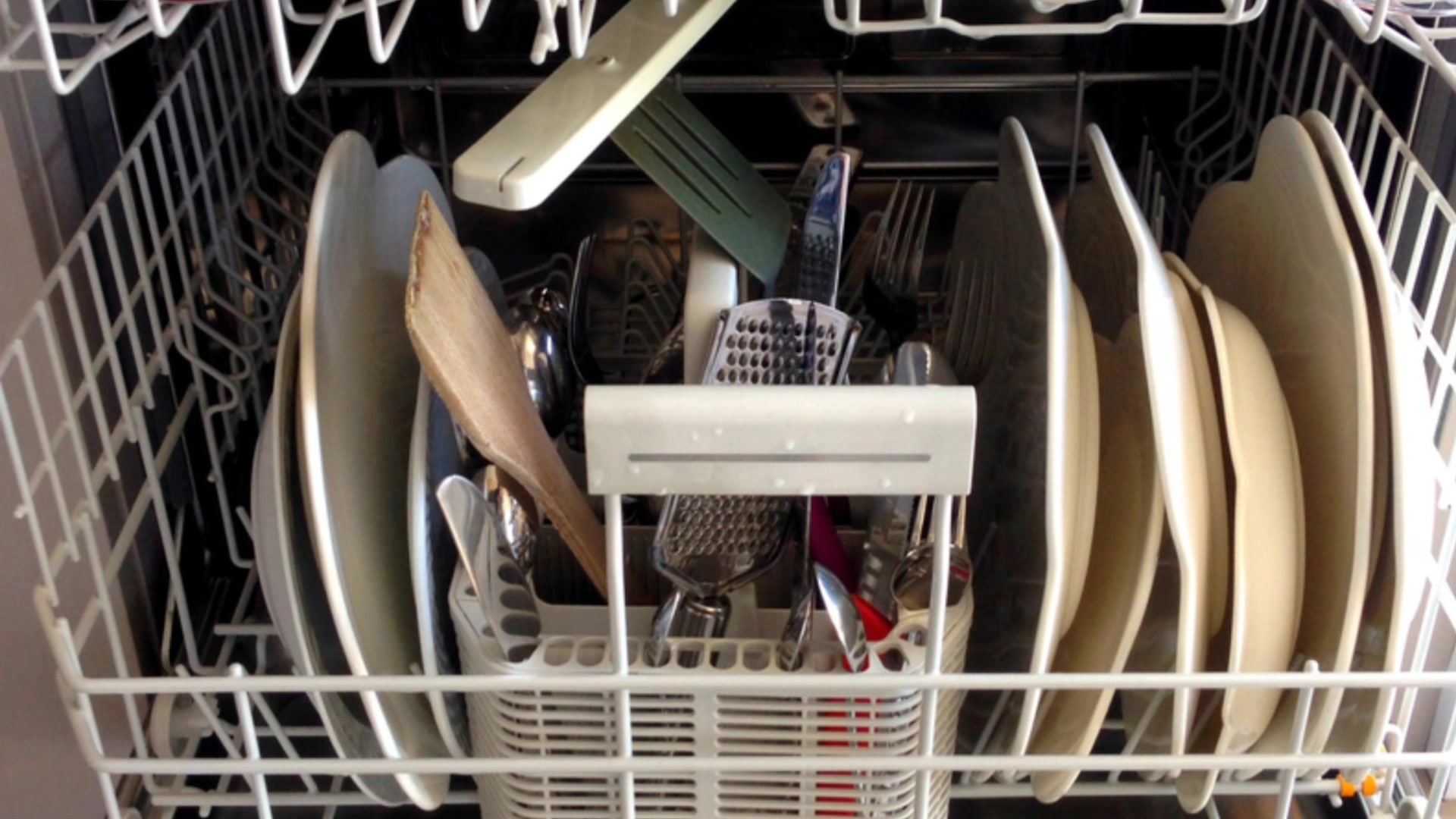 Video thumbnail for Can You Clean a Humidifier in the Dishwasher?