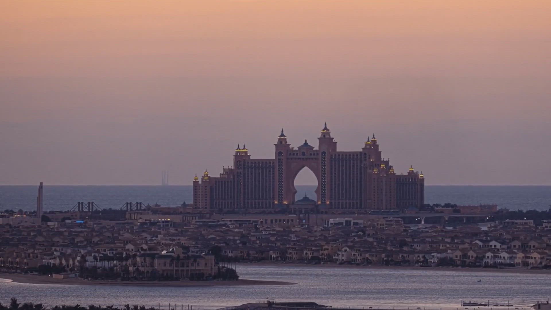 'Video thumbnail for Best Times to Visit Dubai: Weather Guide for Travelers'