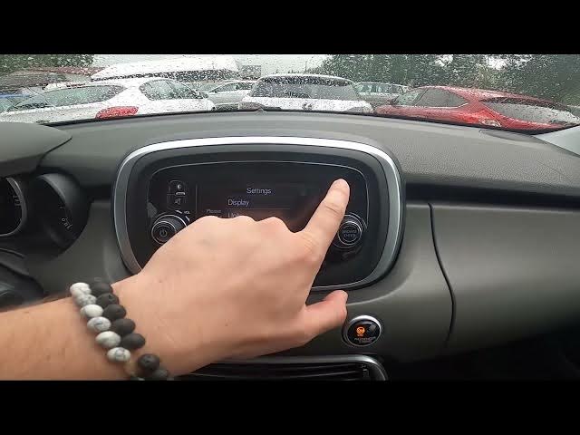 Video thumbnail for How to Check Available Voice Commands in Fiat 500X Crossover ( 2014 – 2018 )