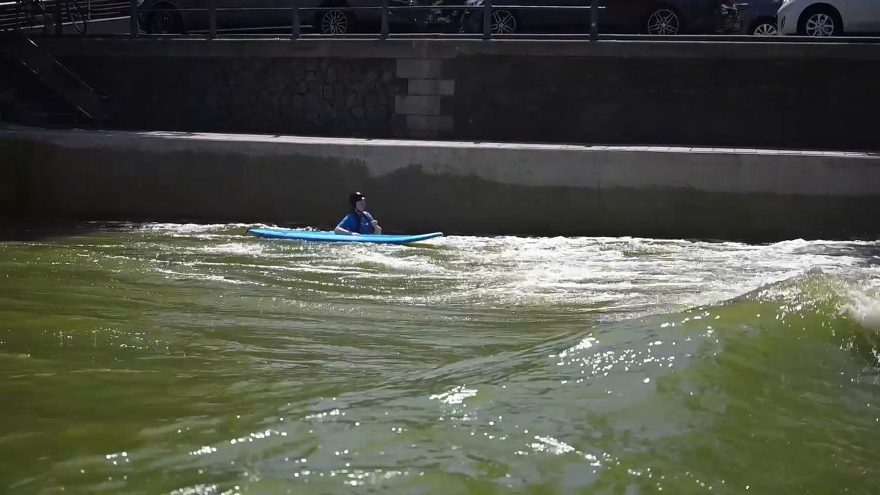 Video thumbnail for Caribbean Netherlands: Crowds flock to canals, recreational areas during warm weather in Netherlands.