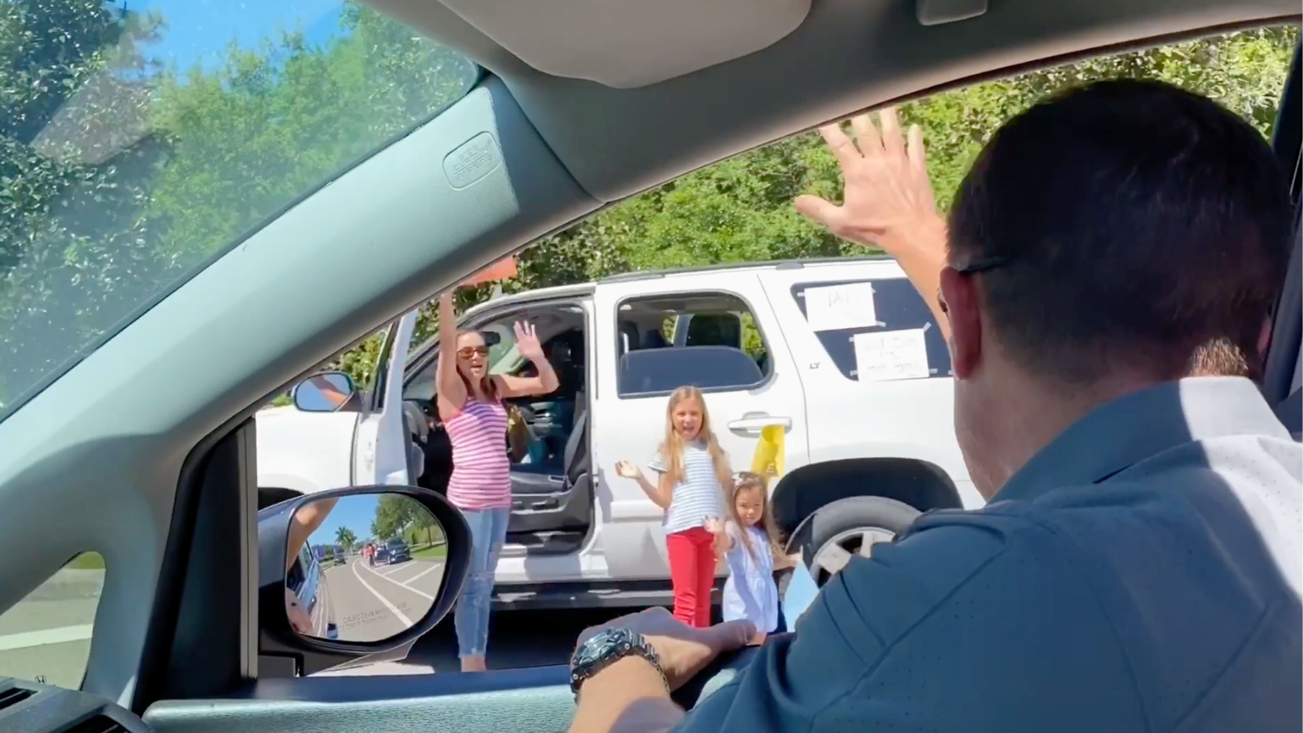 Video thumbnail for Retiring Navy Captain Gets Whole Community Welcoming Him Home