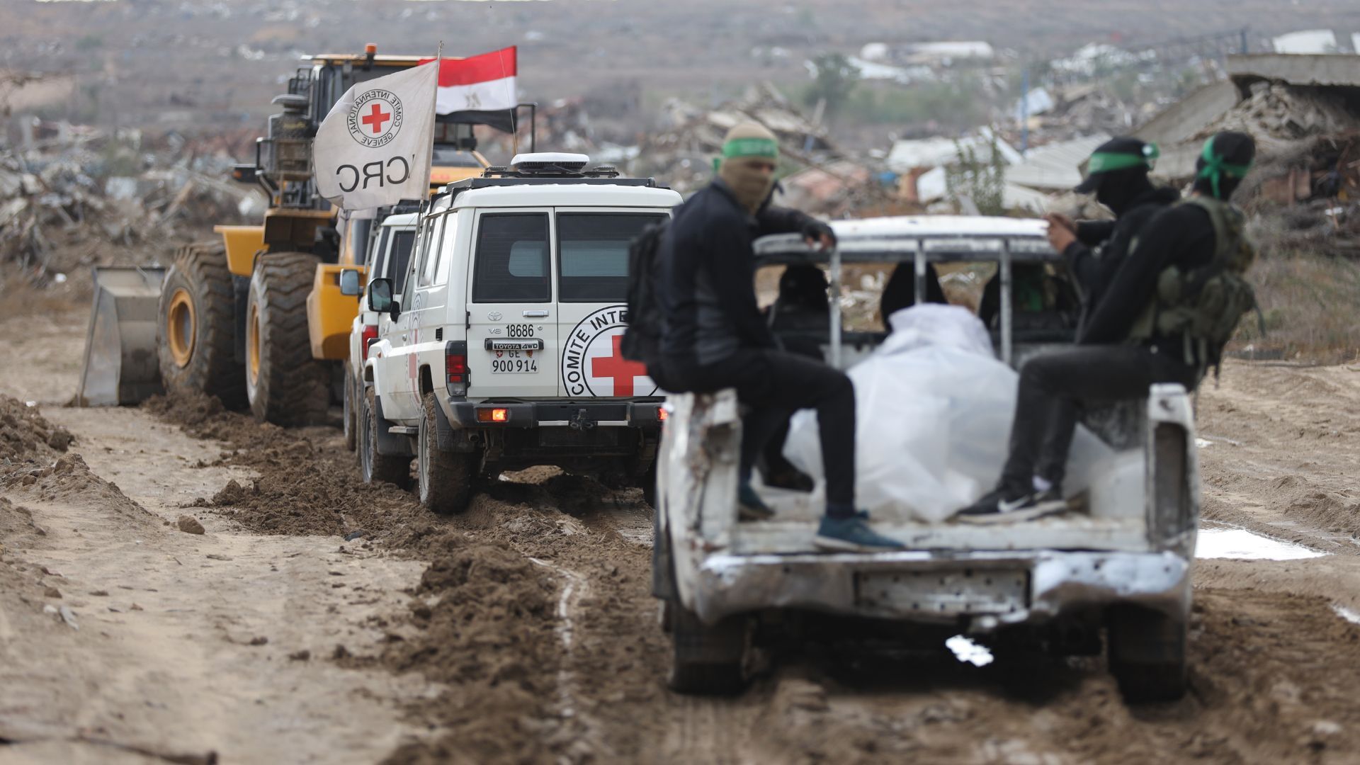 Video thumbnail for Hamas' military wing hands over body of Israeli captive recovered in Gaza to Red Cross