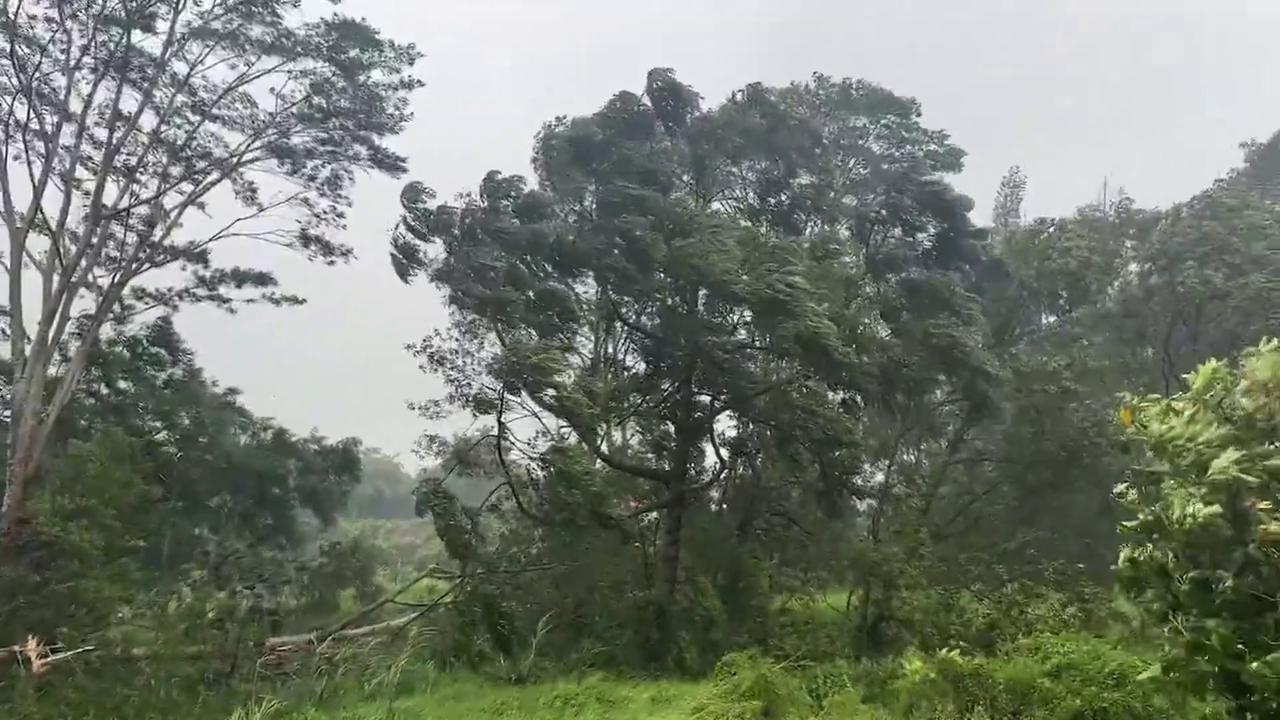 Video thumbnail for Hawaii: Hurricane Lala Batters Big Island, Knocks Out Power.