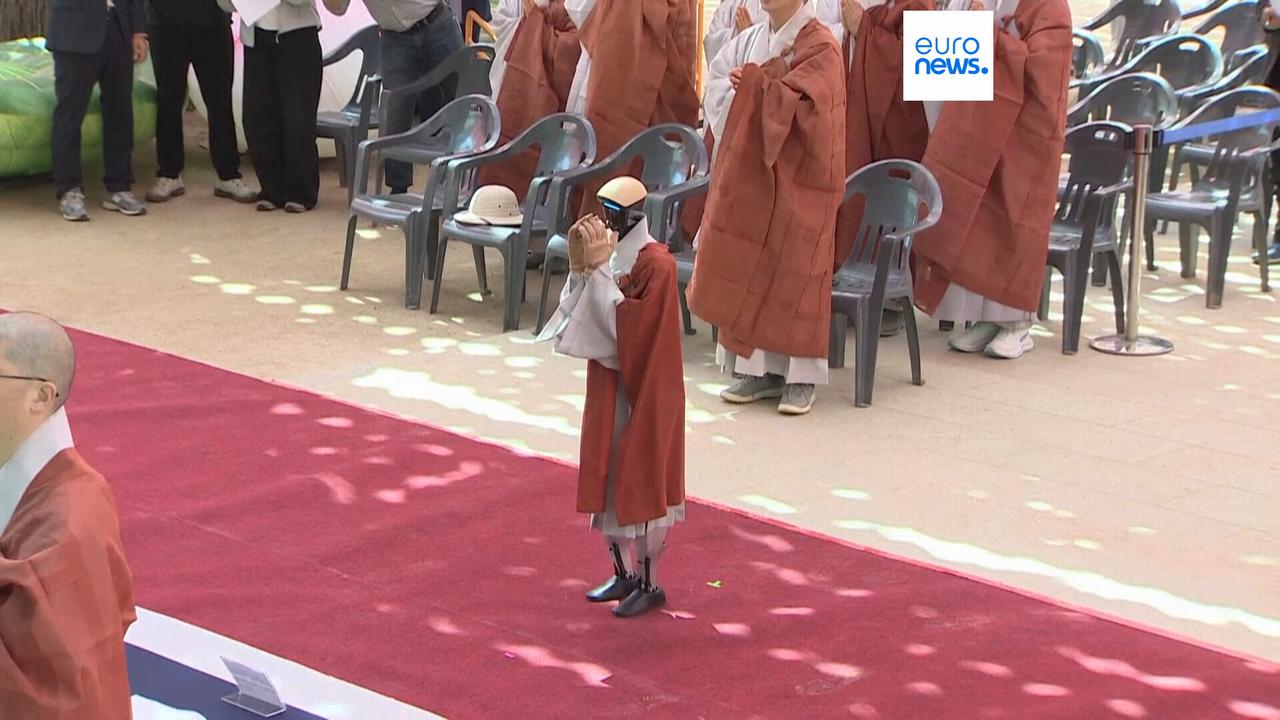 Video thumbnail for Watch: Humanoid robot becomes Buddhist monk in South Korea