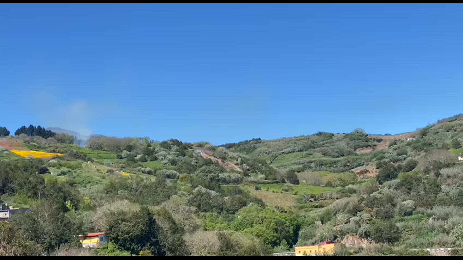 'Video thumbnail for Kleiner Waldbrand in Valleseco - April 2021'