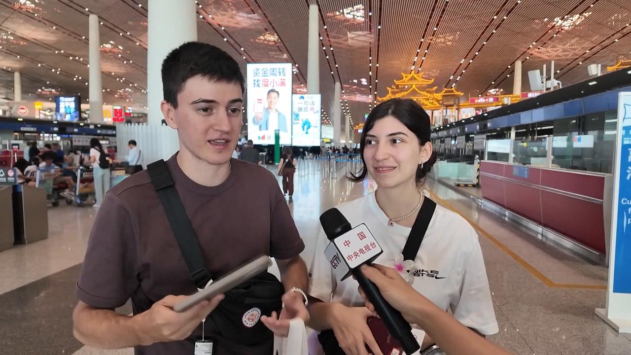 Video thumbnail for China: Total value of tax-refund goods at Beijing ports exceeds 1 bln yuan in Jan-July period.