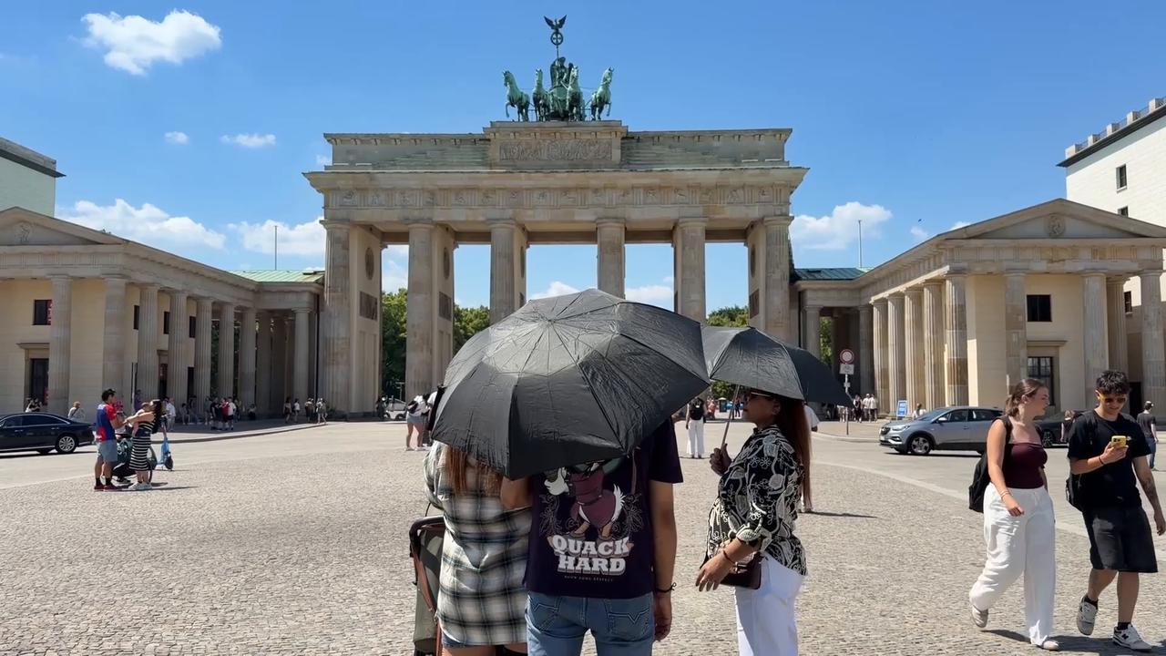 Video thumbnail for Germany: Berlin residents cool off as temperatures rise above 30C.