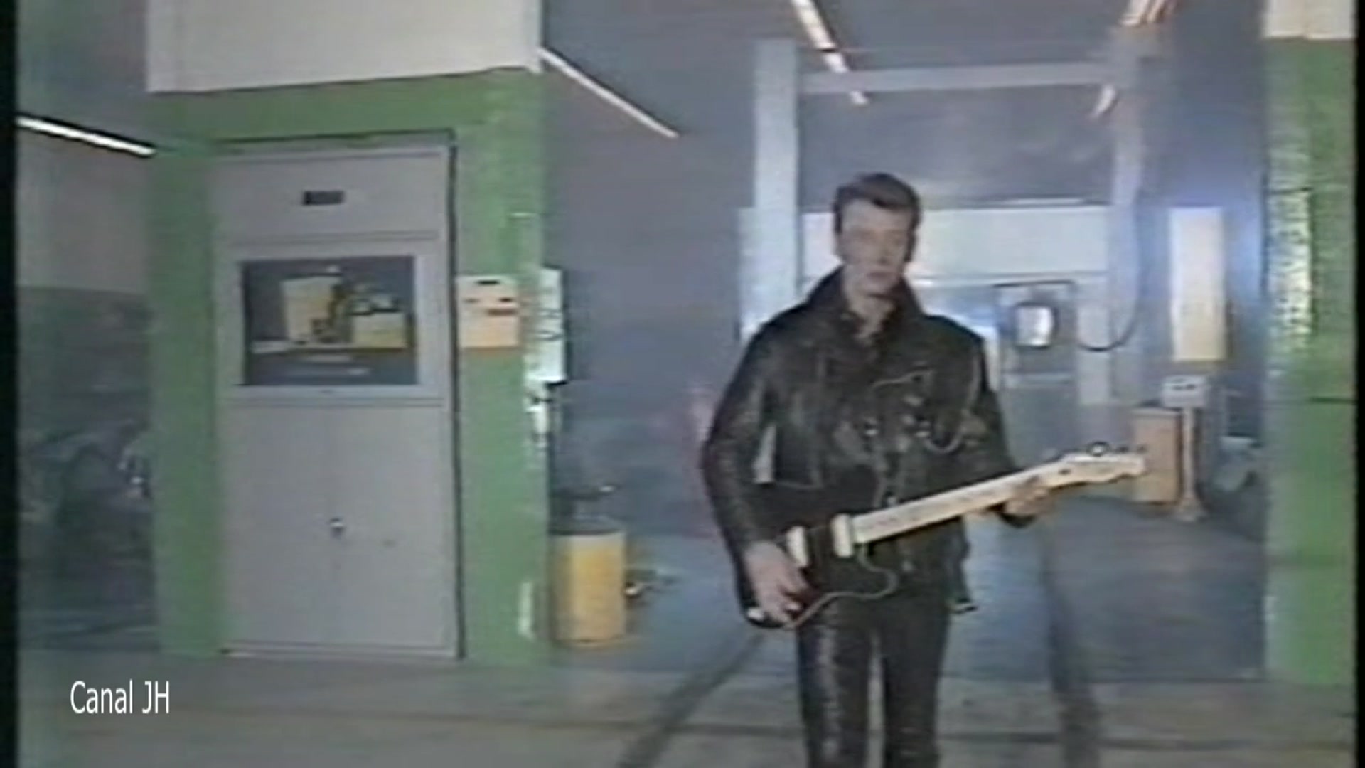 Video thumbnail for Johnny Hallyday - Rock'n'roll attitude - 1985
