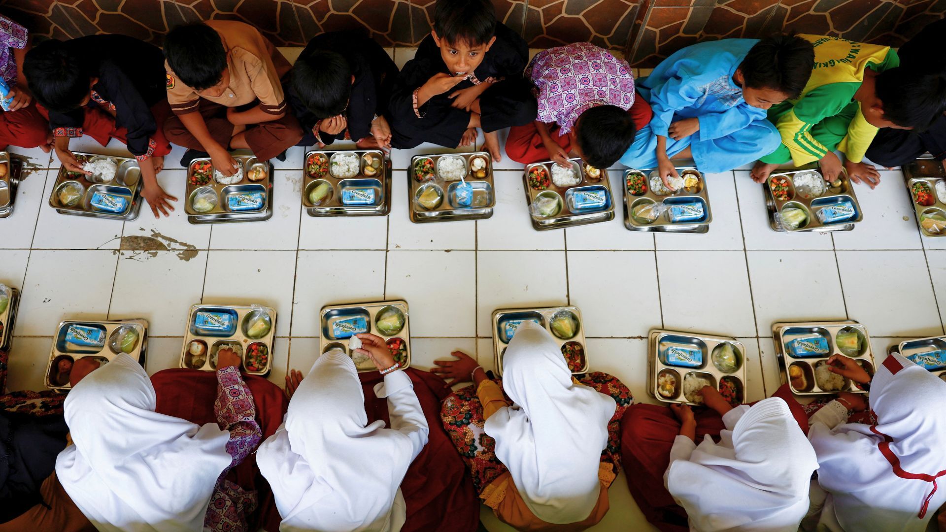 Video thumbnail for Rising oil prices due to Middle East conflict threaten Indonesia’s free meal programme
