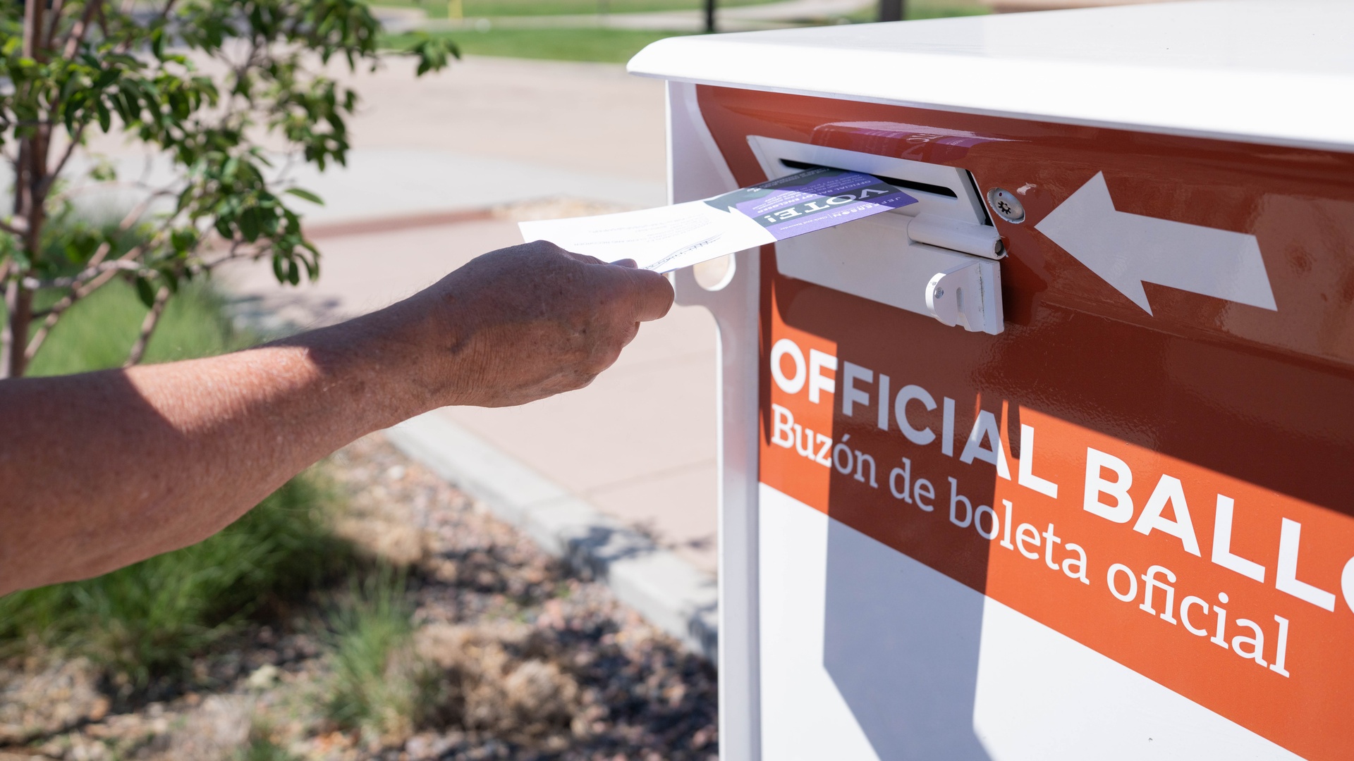 Video thumbnail for 24 states sue to stop new Postal Service ballot rules