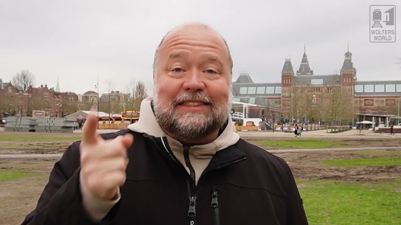 Video thumbnail for How Pickpockets Spot Easy Tourists