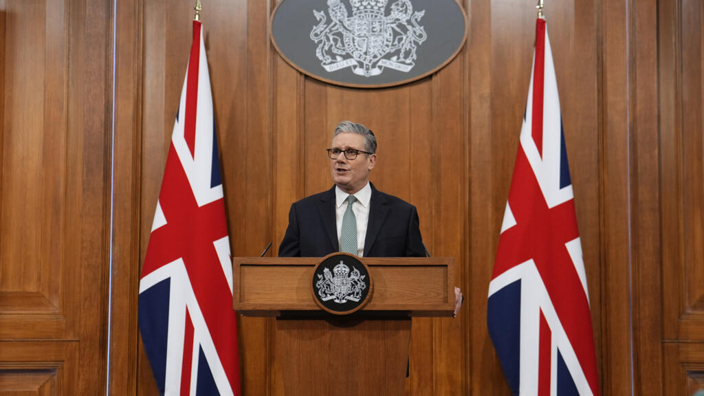 Video thumbnail for British PM kickstarts Chinese tour in a bid to reduce dependency on US