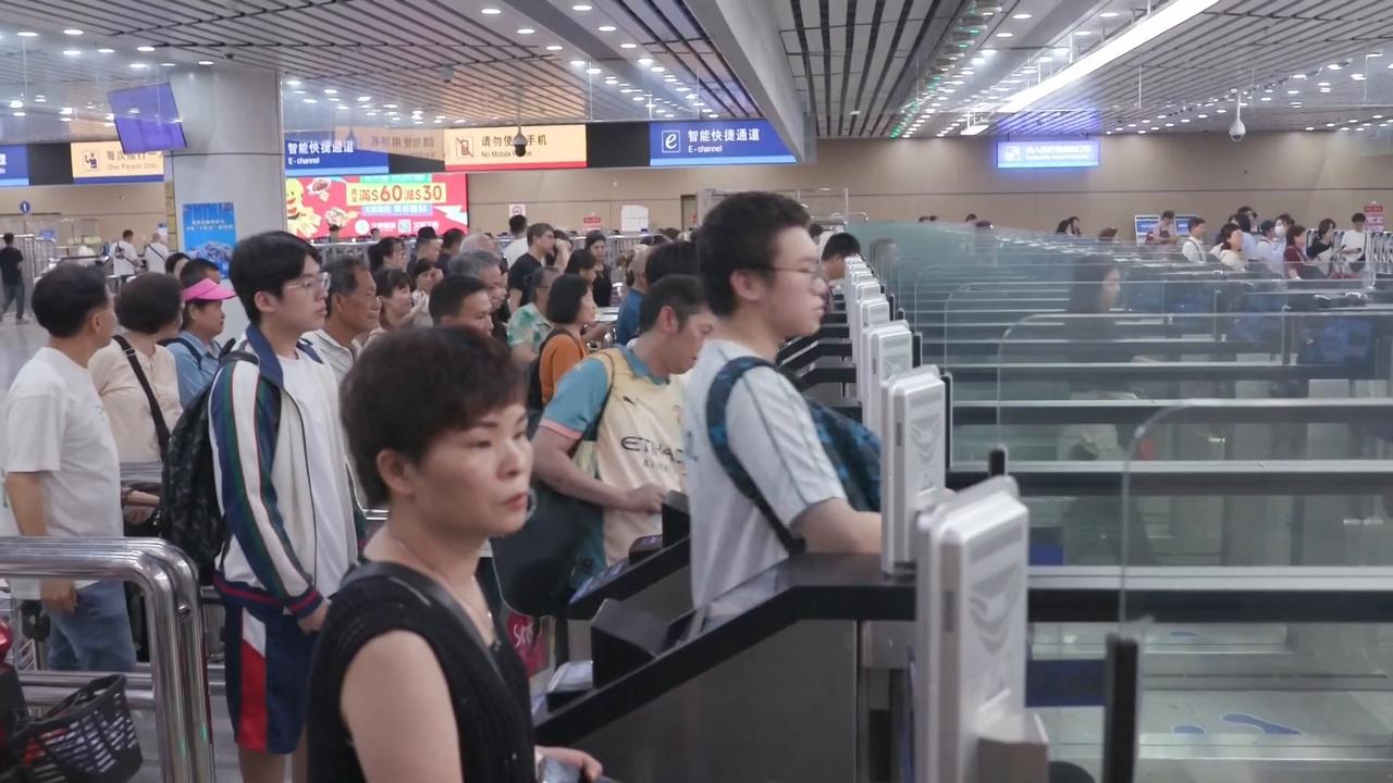 Video thumbnail for China: China expects 2.2 million daily cross-border trips during Dragon Boat Festival holiday.