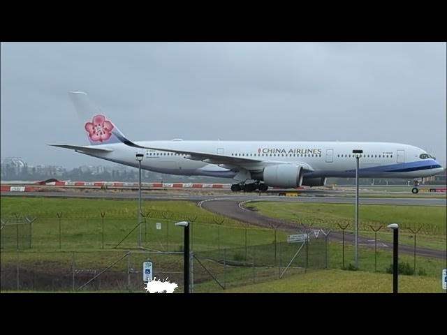 Video thumbnail for How busy is Sydney Airport, Australia?