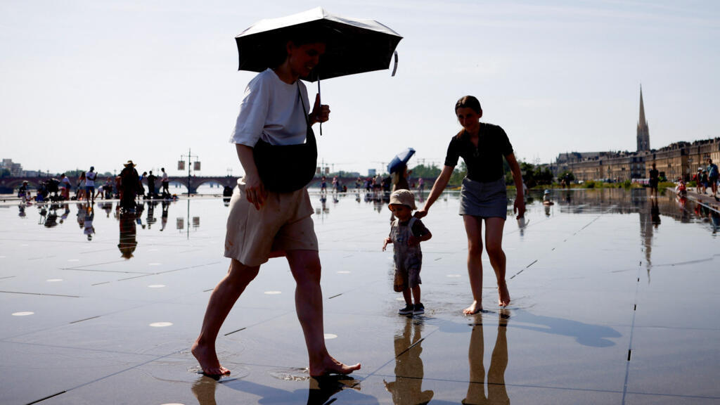 Video thumbnail for Europe under red alert amid exceptional early heatwave