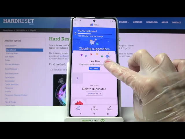 Video thumbnail for How to Clean Storage in MOTOROLA Edge 20 – Remove Temporary Files