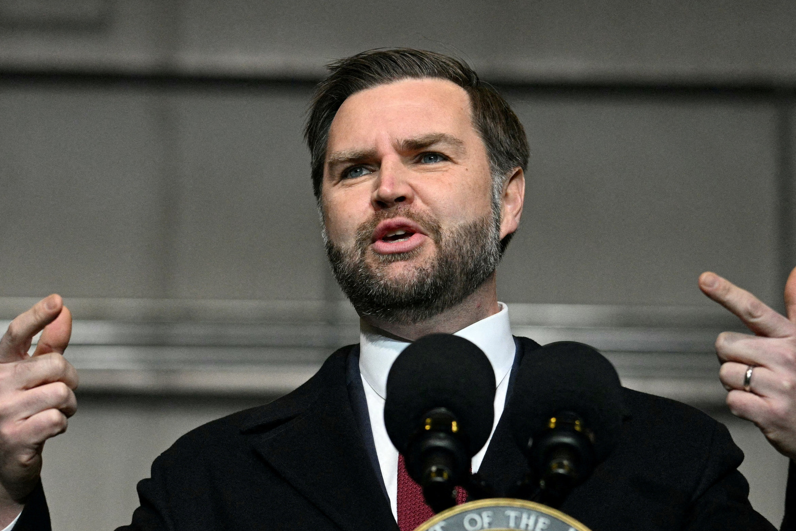 Video thumbnail for Vance portrays US immigration officers as victims of ‘far left’