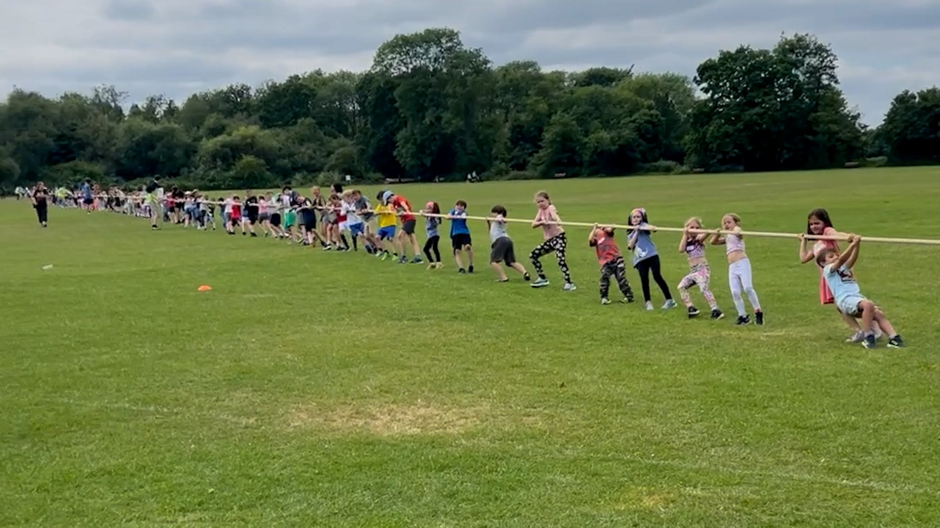 Video thumbnail for Longest distance game of tug of war - 558.15 metres by Owen Calvert, Freddie Smith and Otis Sampson