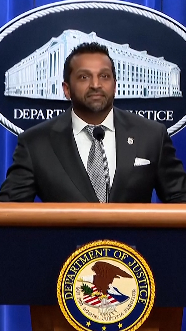 Video thumbnail for FBI chief denies allegations of drinking and negligence