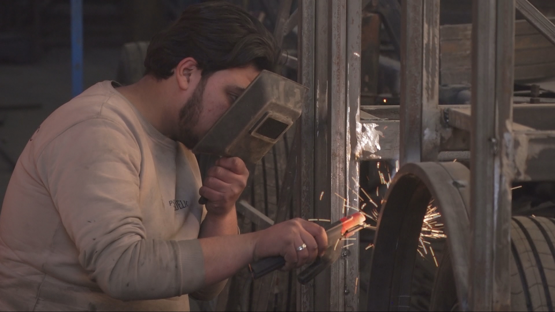 Video thumbnail for Businesses in Aleppo rebuild from scrap as security gains test Syria’s economic recovery