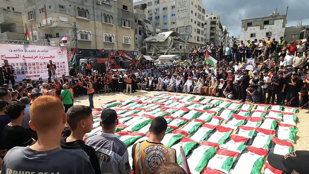 Video thumbnail for Gaza Mourners Bury Recovered Palestinians.