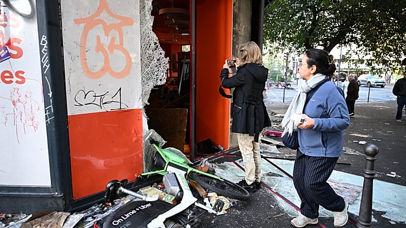 Video thumbnail for France: Paris, Lyon and Marseille count the cost after violent protests