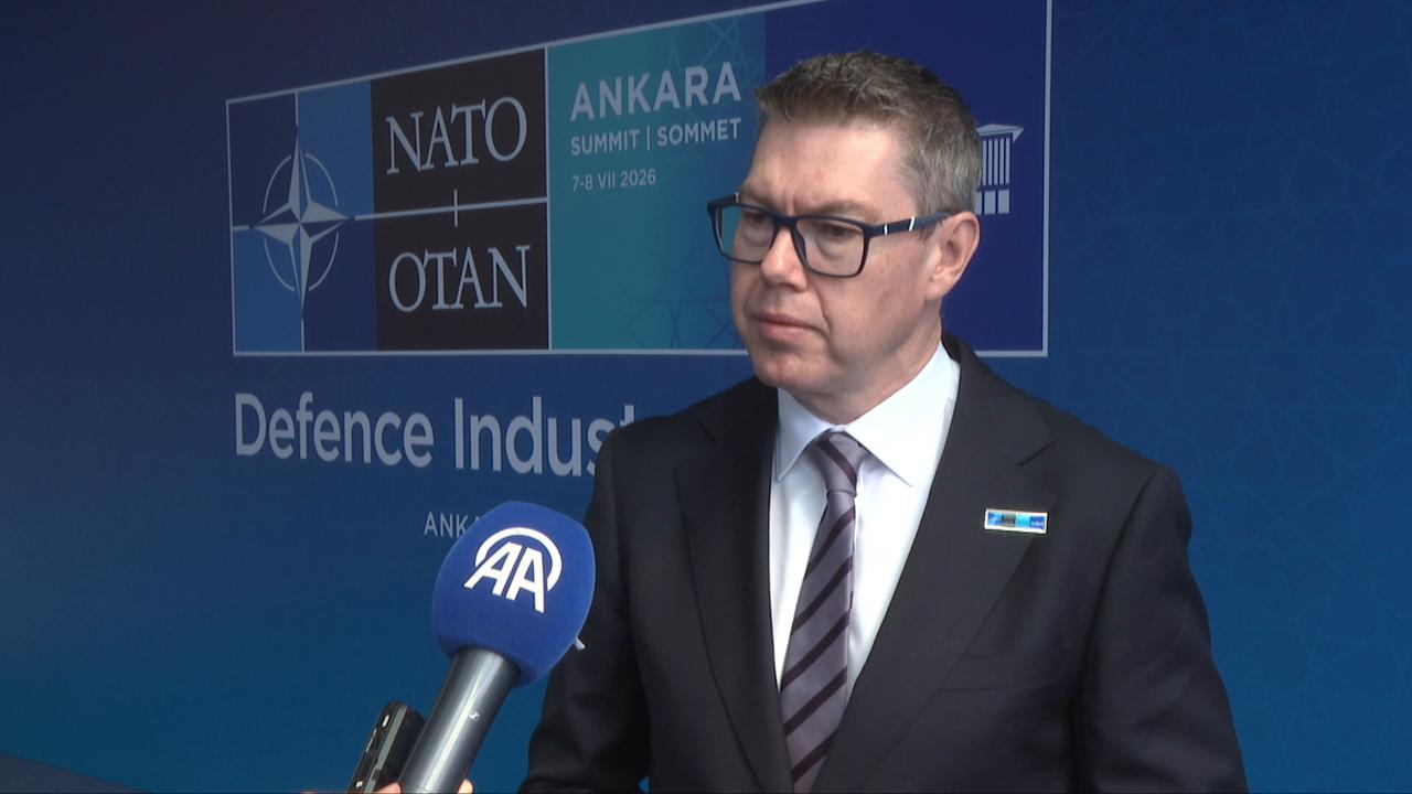 Video thumbnail for Türkiye: Australian defense industry minister evaluates bilateral ties with Türkiye at NATO defense forum.