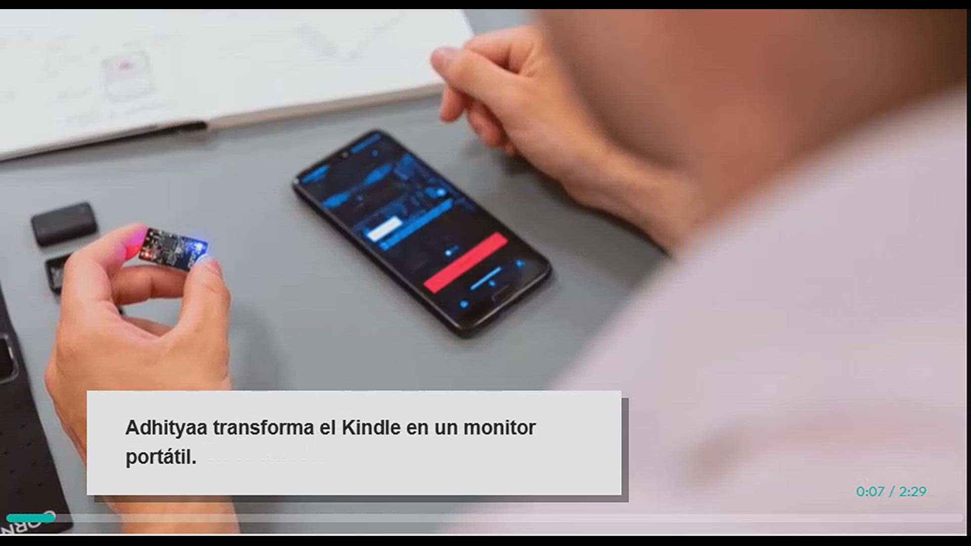 'Video thumbnail for Kindle como monitor: Transformando e-readers en pantallas portátiles'