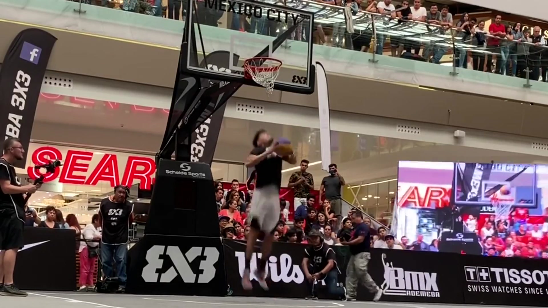 'Video thumbnail for Dunk Contest: Isaiah Rivera Vs. Jordan Southerland Vs. Michael Purdie'
