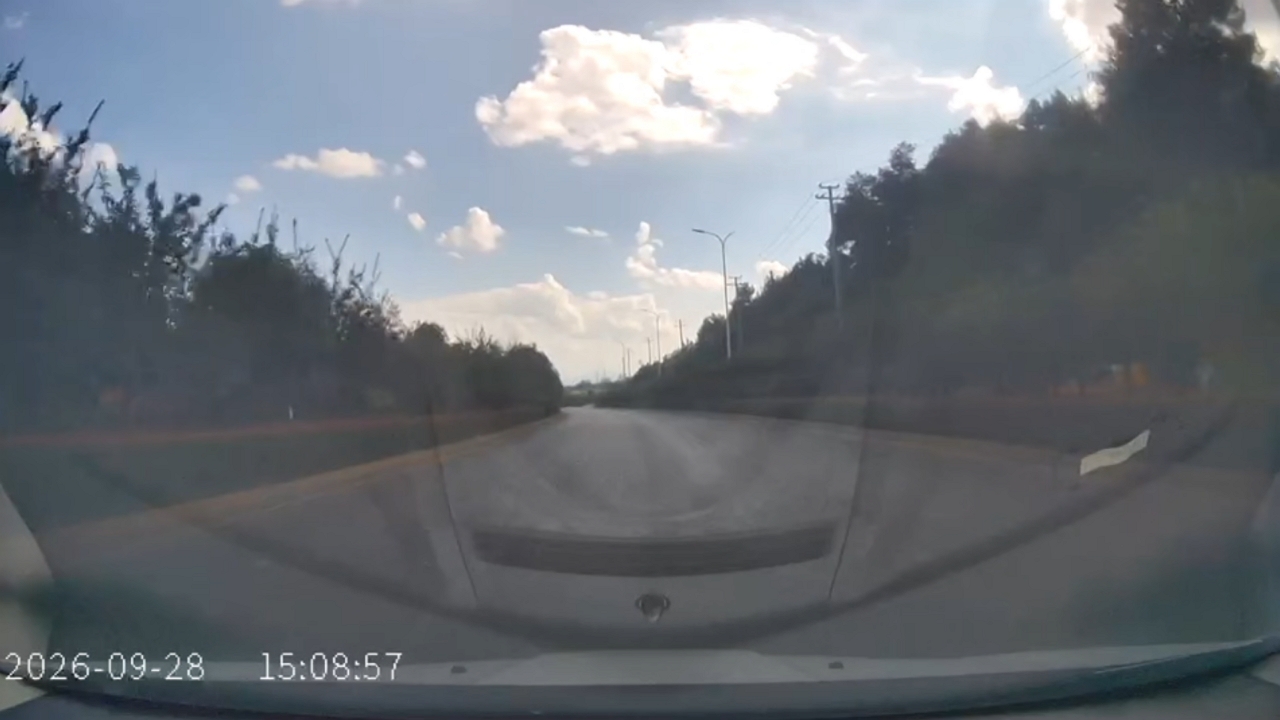 Video thumbnail for Car Overturns After Collision on Hunan Freeway