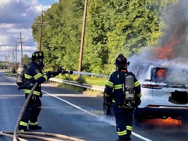 Video thumbnail for Car fire temporarily shuts down Route 130 in South Brunswick